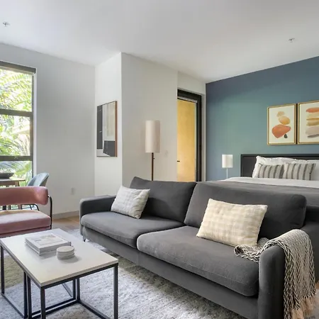 Hollywood Studio W Pool Concierge Nr Shops Lax-1088